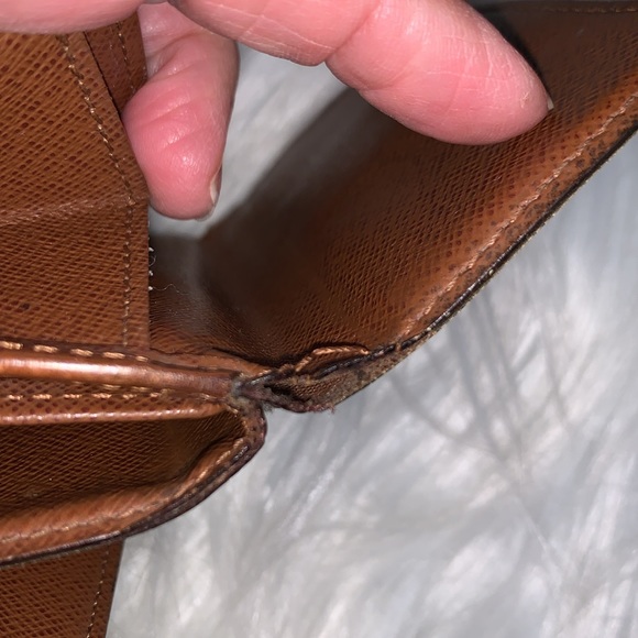 Louis Vuitton Elise Wallet - Picture 15 of 15